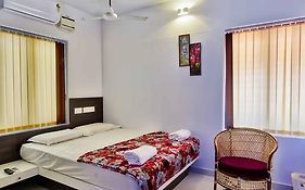 Rams Guest House With Kitchen Near Kochu Veli Railway Station & Lulu Mall